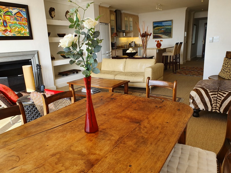 70 Loader Street - dining area