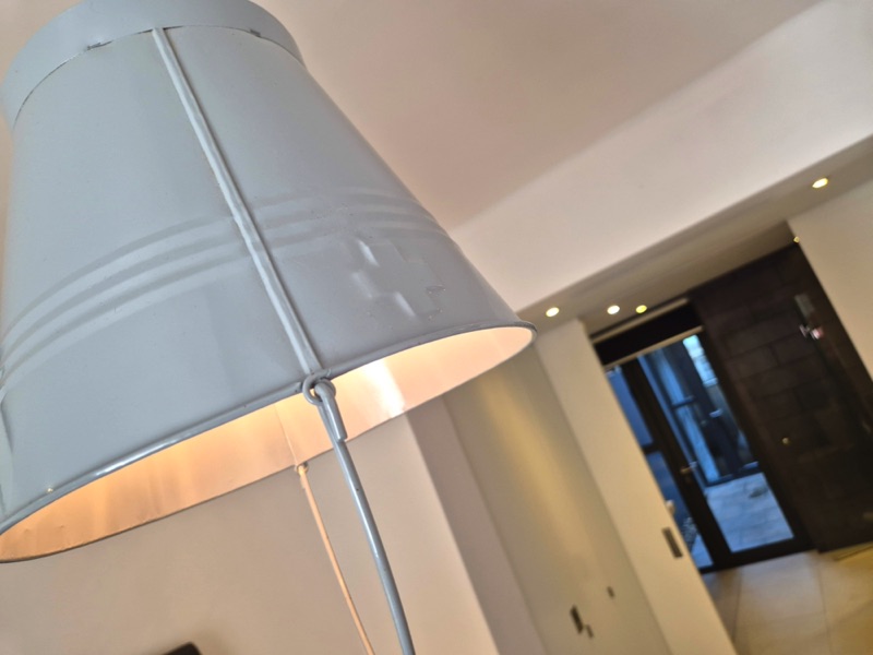 77 Loader Street - bedroom 1 lampshade