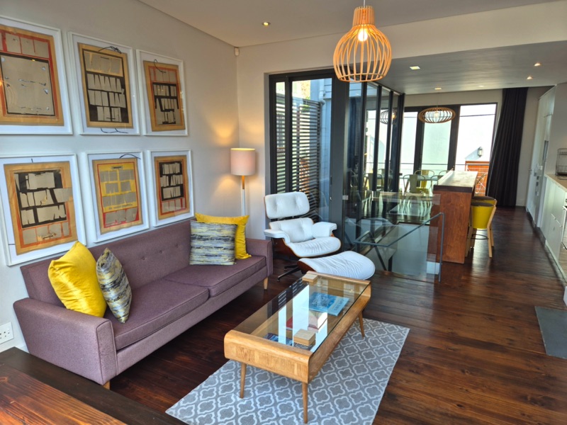 77 Loader Street - living room