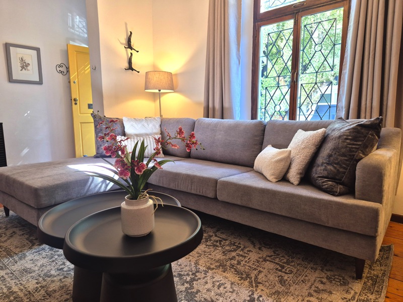 19 Jarvis Street - Living room