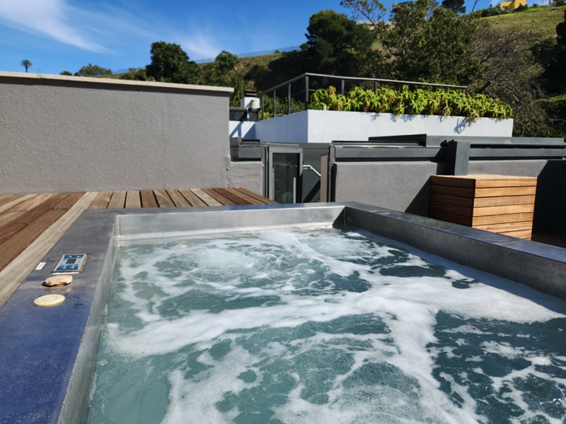 9b Loader Street - hot tub