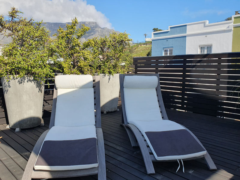 10 Loader Street - roof deck sun loungers