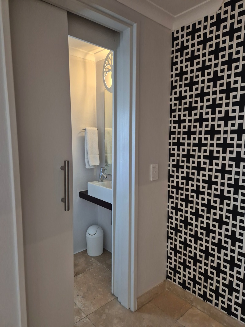 207 De Waterkant Piazza - stairs & toilet