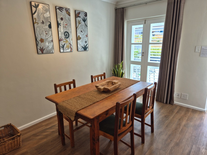 115 De Waterkant Piazza - dining area