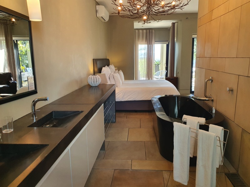 24 Loader Street - master bedroom & en-suite