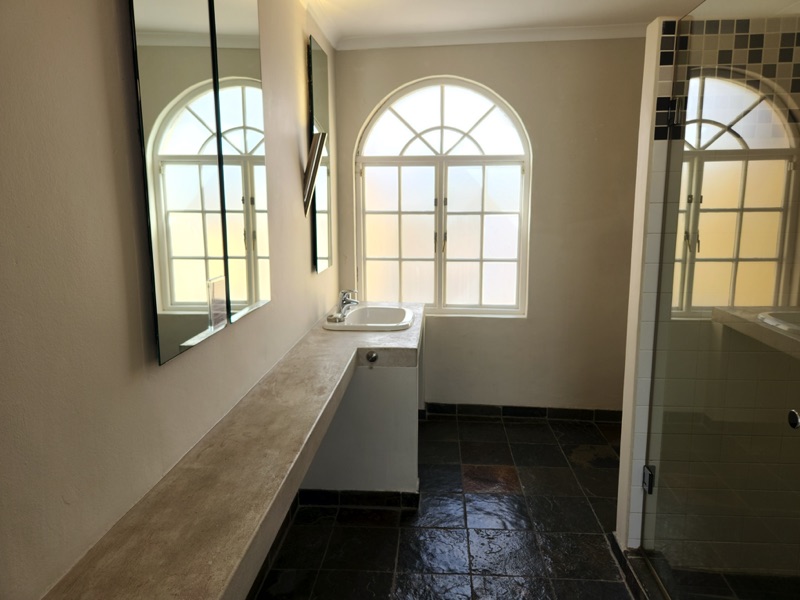 110 Waterkant Street - master bedroom en-suite