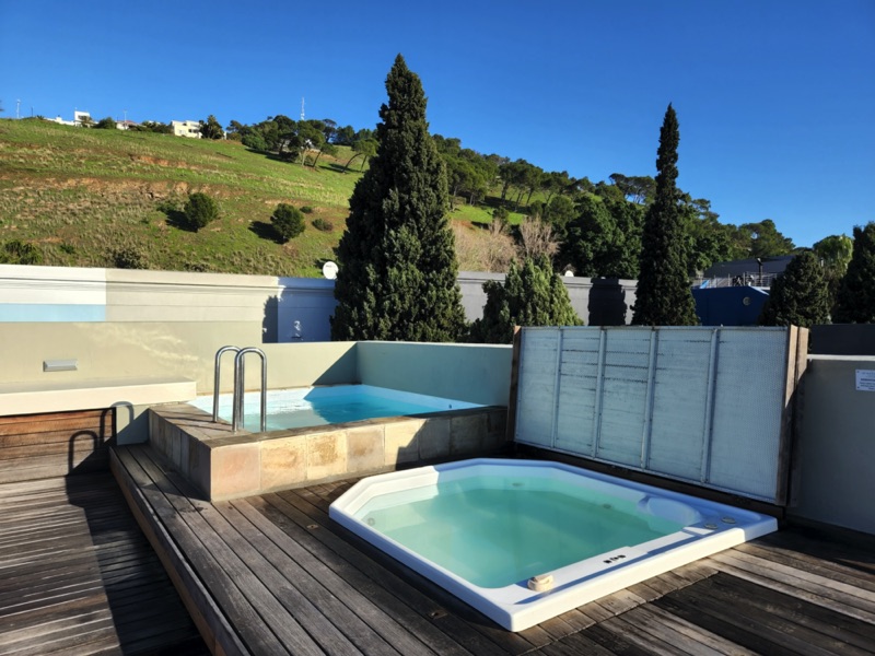 24 Loader Street - plunge pool & Jacuzzi