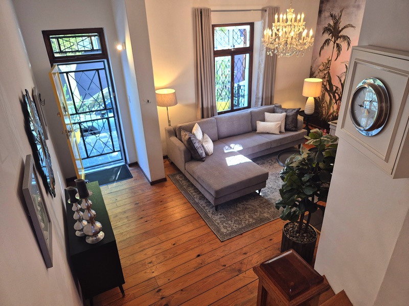 19 Jarvis Street - Living room & kitchen