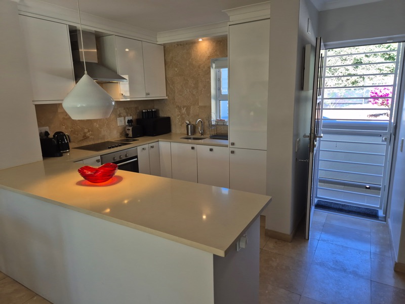 207 De Waterkant Piazza - kitchen & entrance