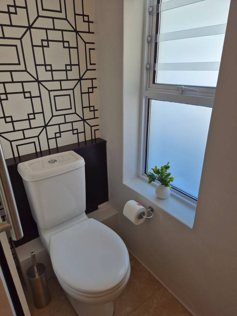 207 De Waterkant Piazza - toilet