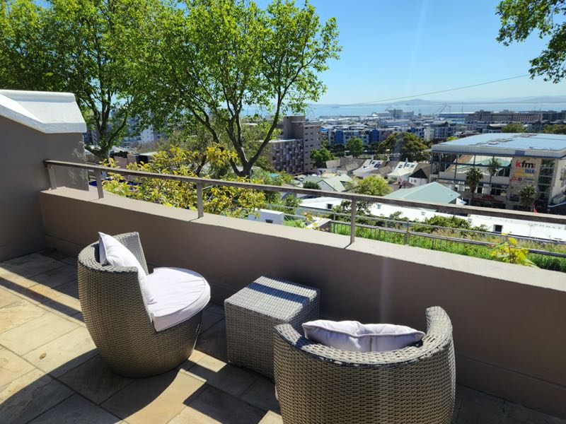 7 Bayview Terrace - master bedroom balcony