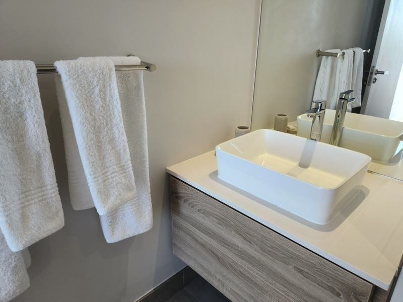 32 Napier Street, Apt.403 - bedroom 1 en-suite