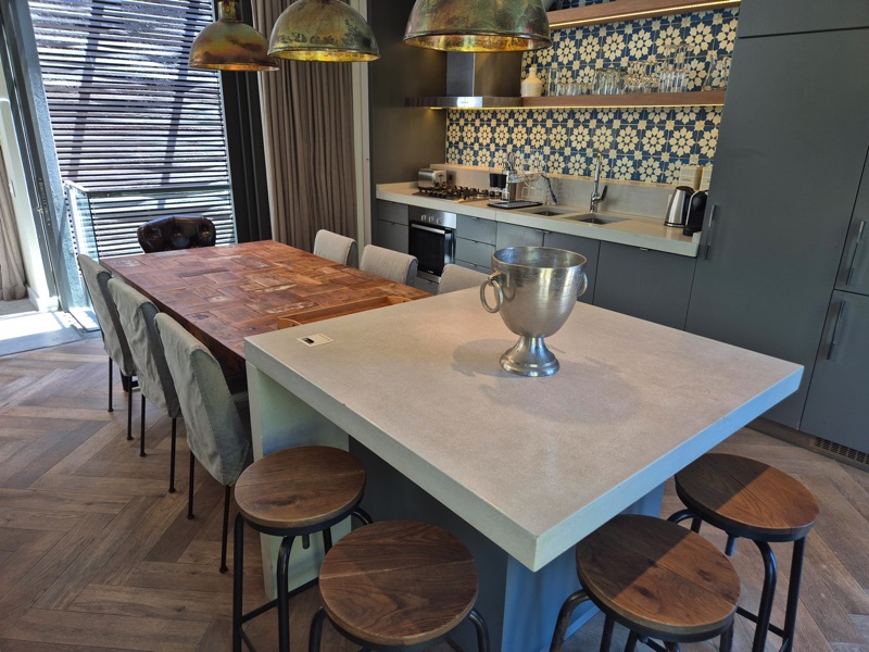 9a Loader Street - Dining area & kitchen