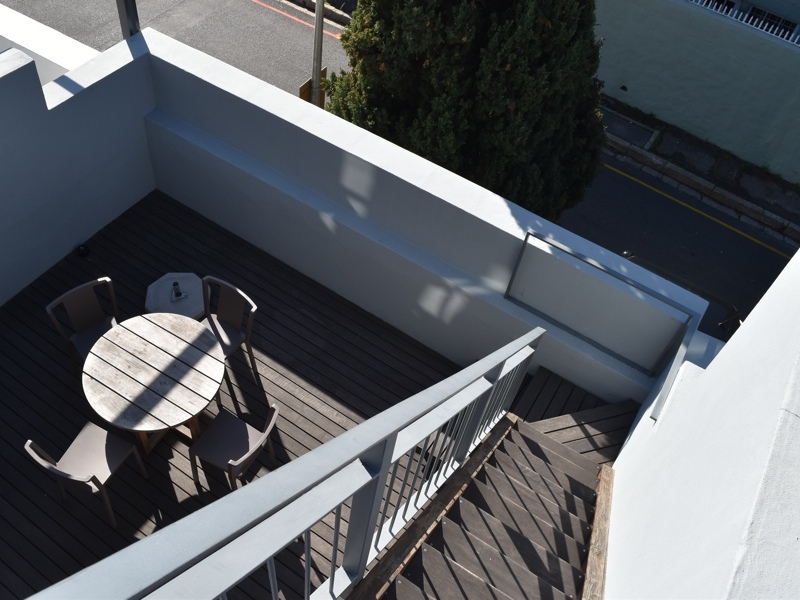 77 Loader Street - balcony & roof deck stairs