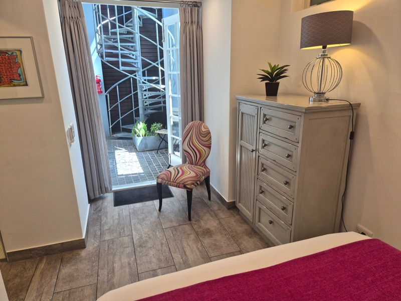 10 Loader Street - bedroom 3 & en-suite