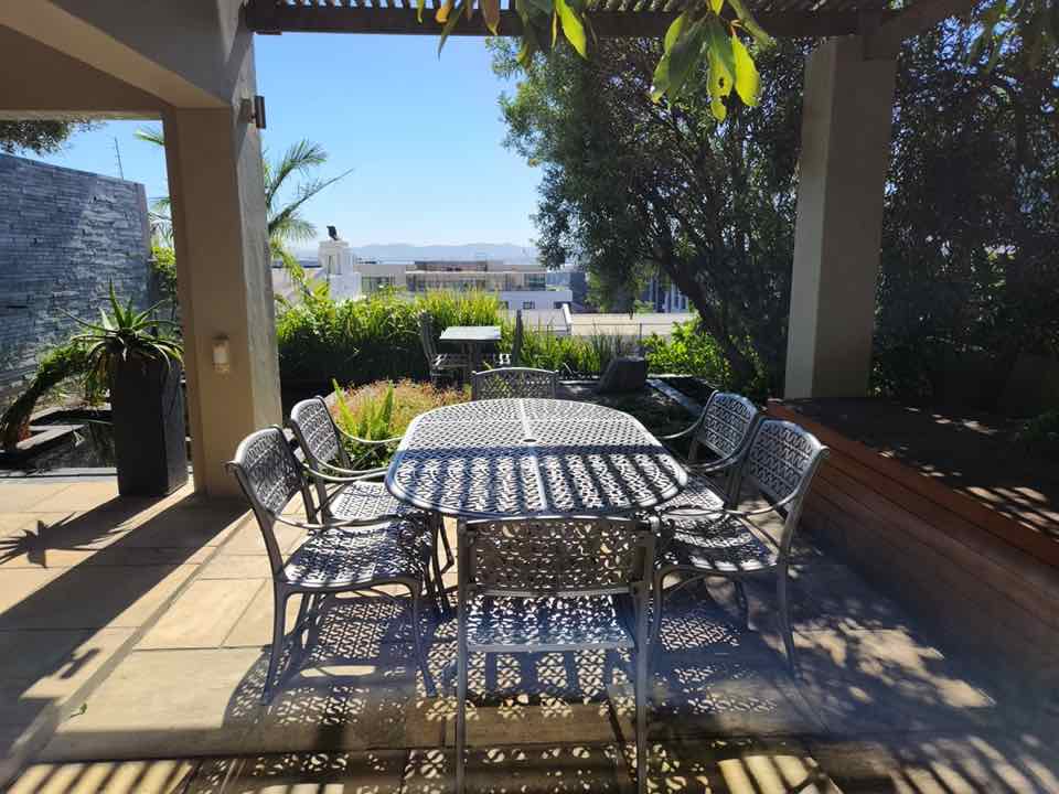 24 Loader Street - garden with pond