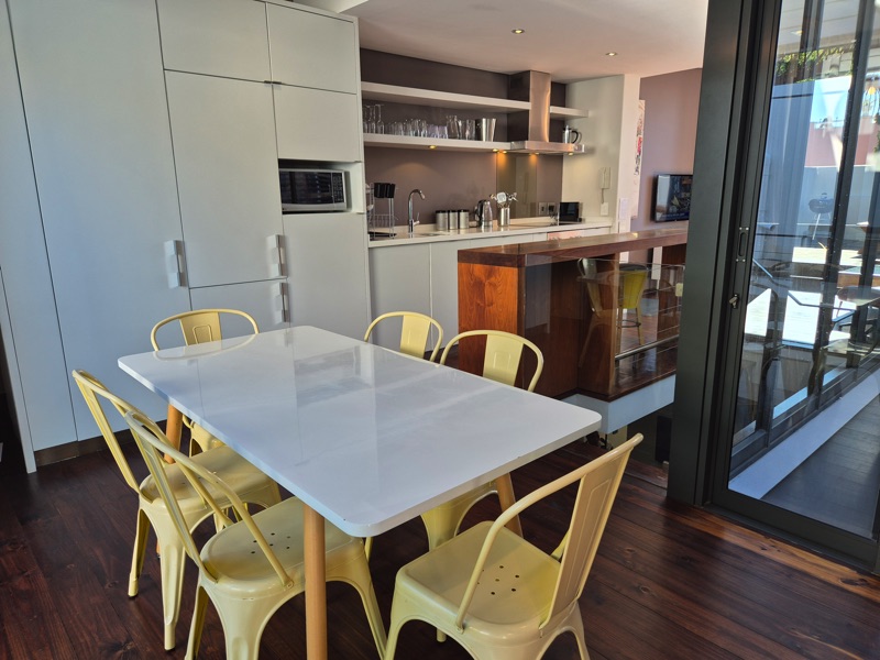 77 Loader Street - dining area
