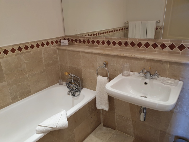 70 Loader - en-suite 1