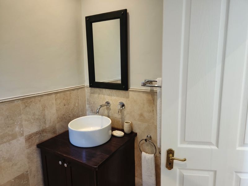 4 Bayview Terrace - bathroom 3