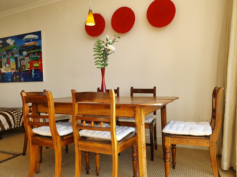 70 Loader Street - dining area