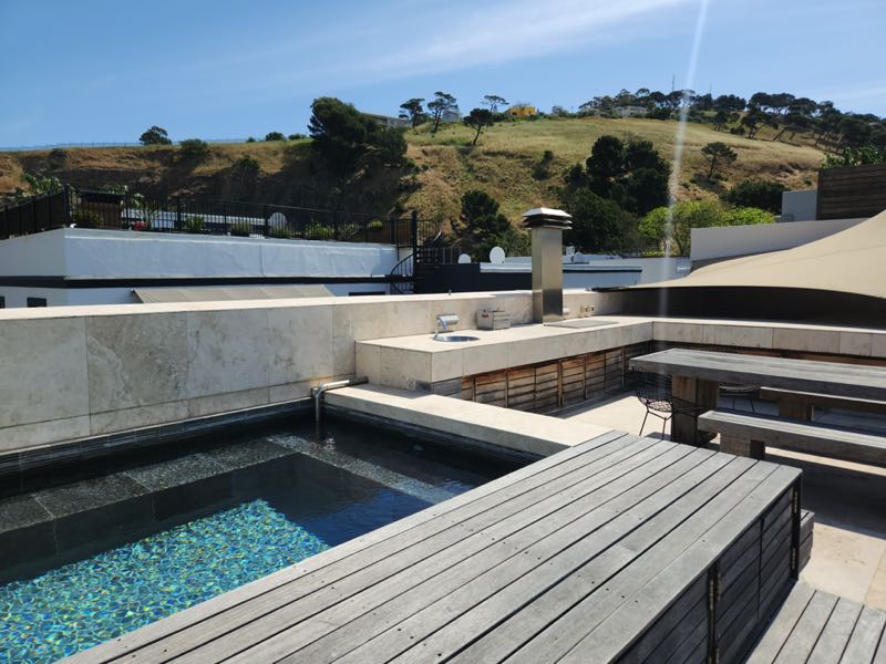 2 Loader Street - roof terrace plunge pool & sun loungers