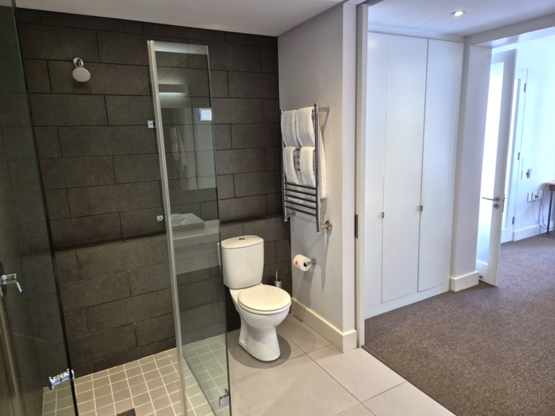 77 Loader Street - bedroom 1 en-suite & dressing area