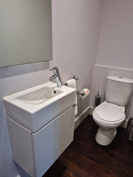 77 Loader Street - washroom