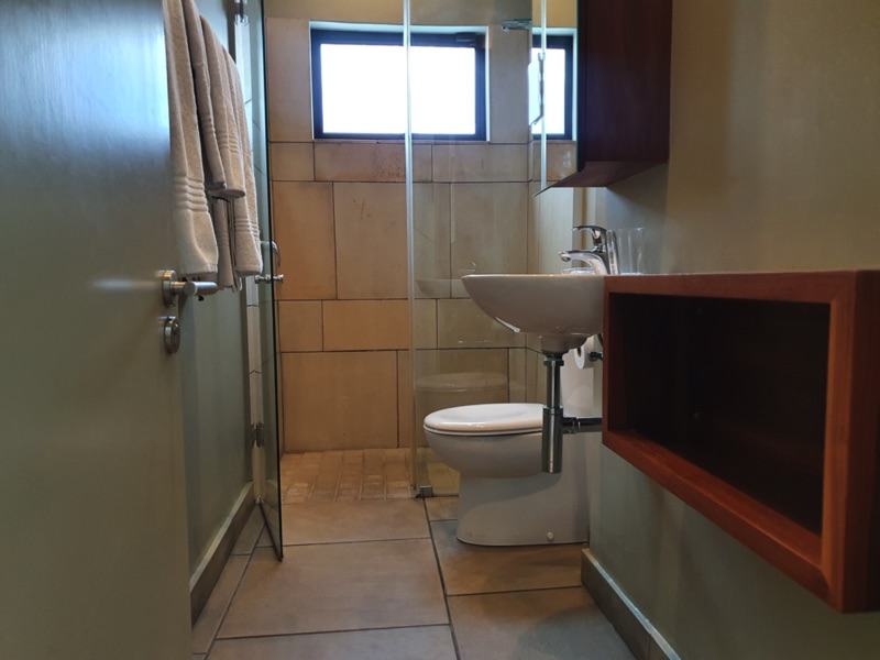24 Loader Street - 2nd bathroom