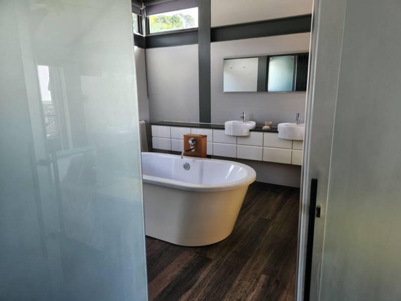 2 Bayview Terrace - bedroom 1 en-suite