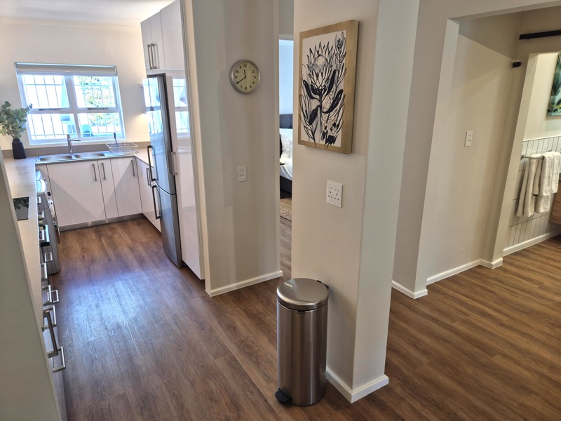 115 De Waterkant Piazza - kitchen & corridor