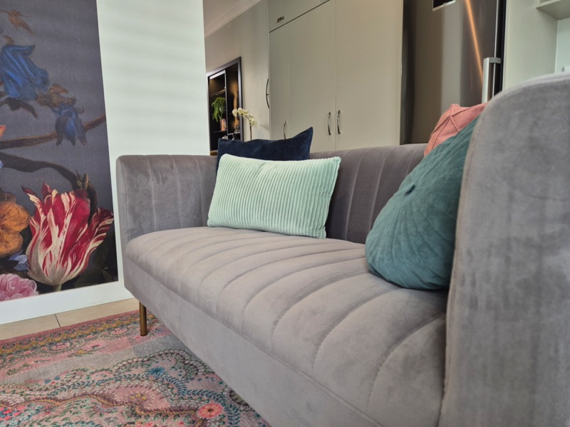 8b Loader Street - living area