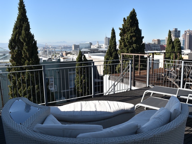 77 Loader Street - roof deck & views