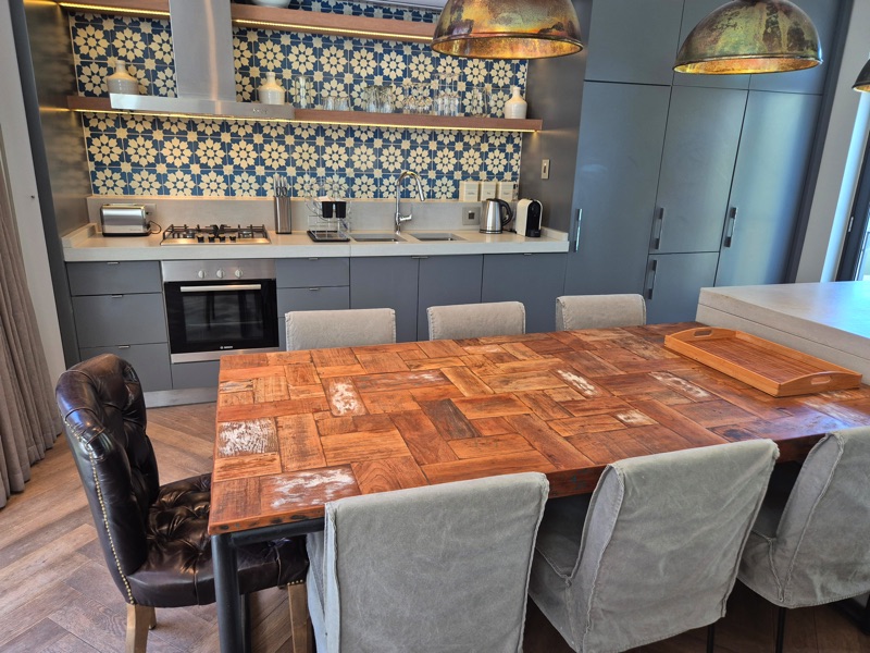 9a Loader Street - Dining area & kitchen