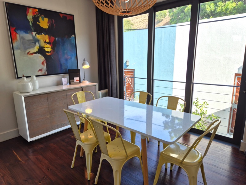 77 Loader Street - dining area