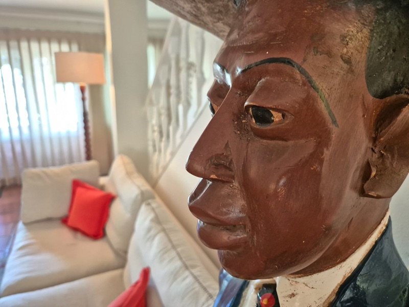 4 Bayview Terrace - living area artwork