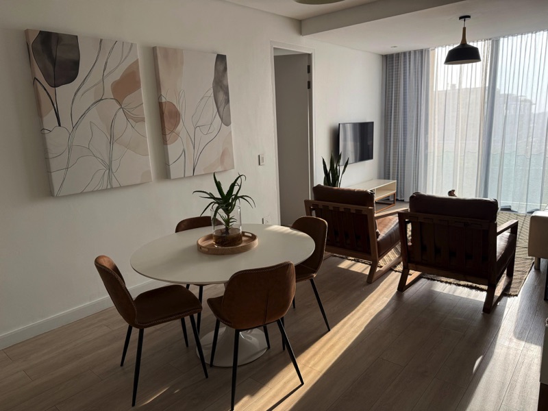 32 Napier Street, Apt.401 - Dining & living area