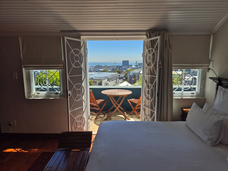 4 Bayview Terrace - bedroom 1 & balcony