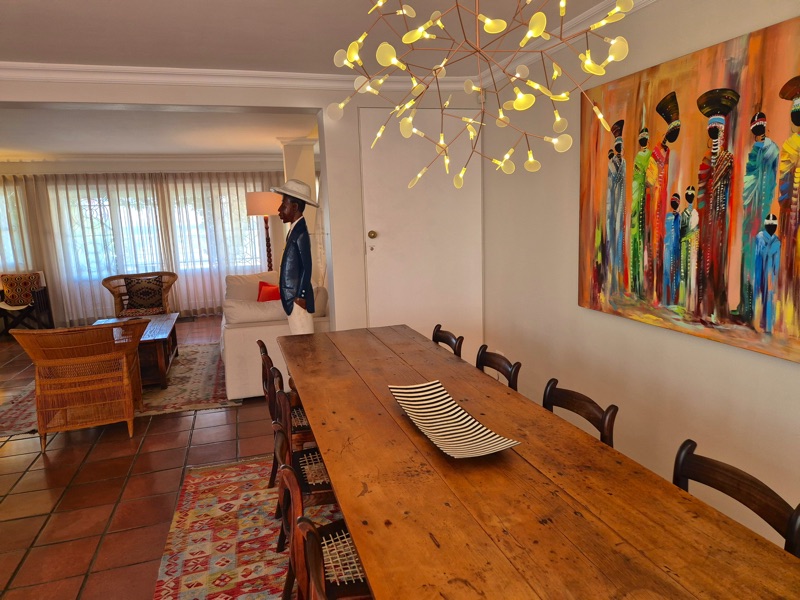4 Bayview Terrace - dining & living area