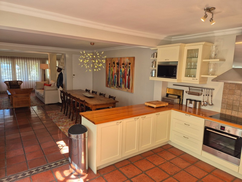 4 Bayview Terrace - kitchen & dining area
