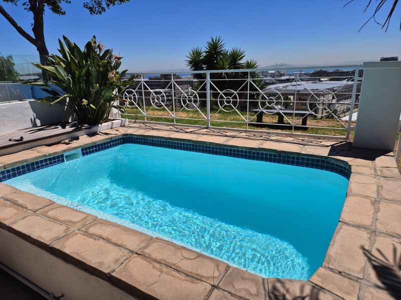 4 Bayview Terrace - poolside