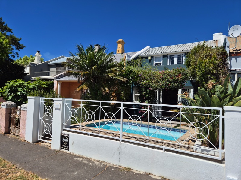 4 Bayview Terrace - poolside exterior