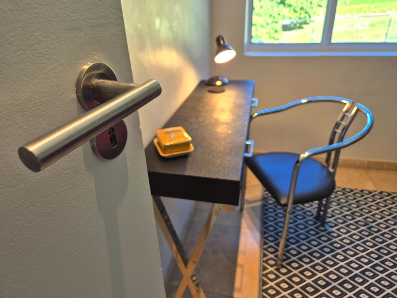 207 De Waterkant Piazza - study