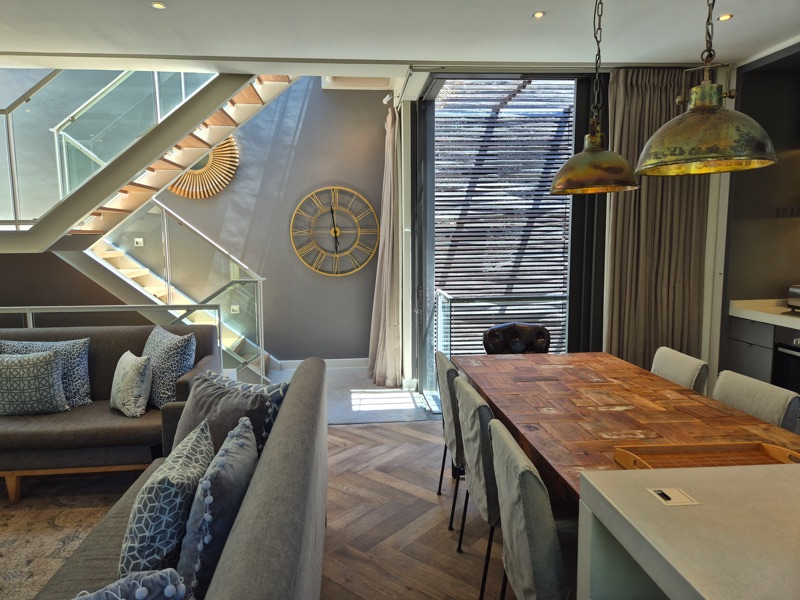 9a Loader Street - Living & dining area