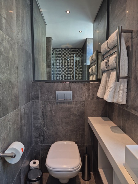 9a Loader Street - Bedroom 1 en-suite