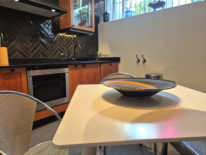 19 Jarvis Street - Kitchen seating