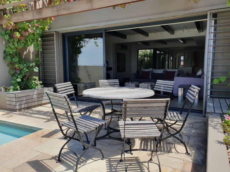 7 Bayview Terrace - pool area seating