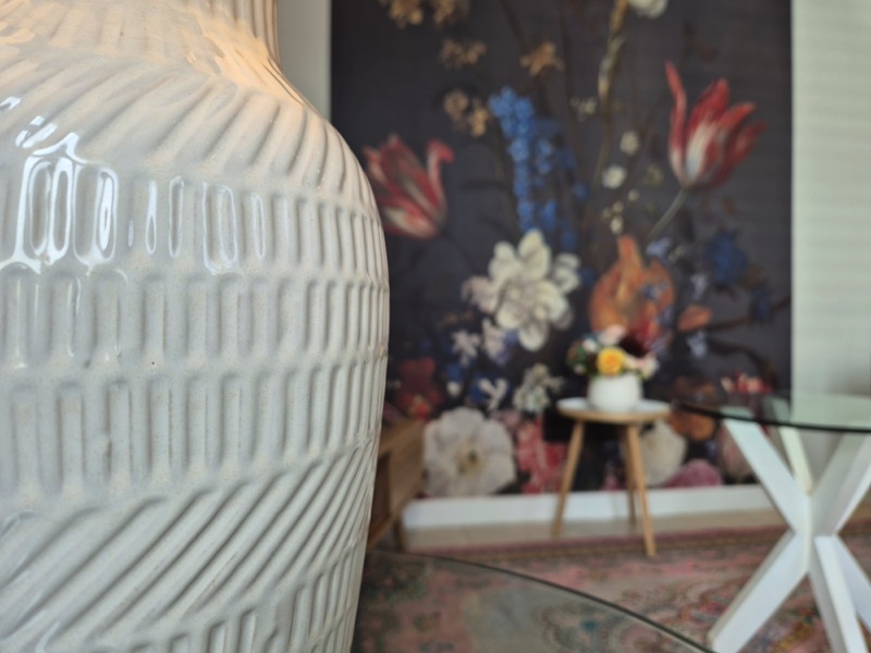 8b Loader Street - lamp & wall art