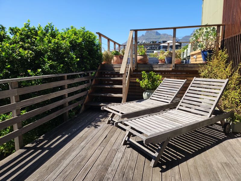 40 Napier Street - deck & sun loungers