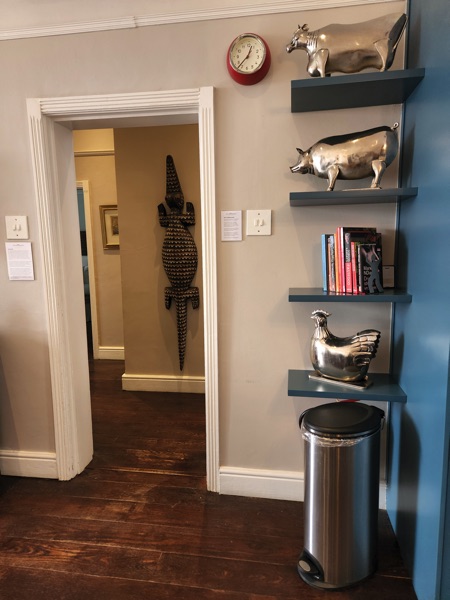 10 Loader Street - kitchen shelves