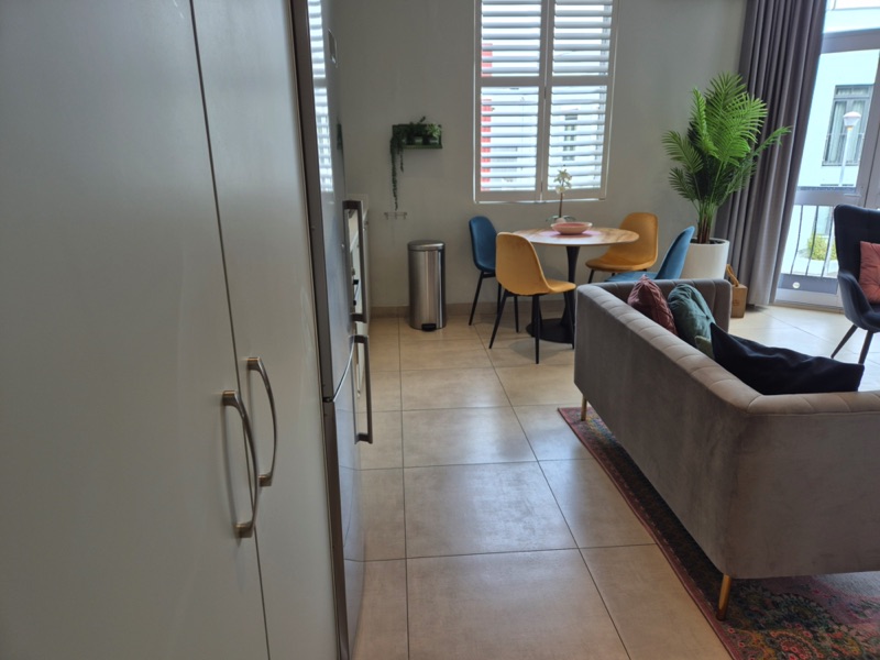 8b Loader Street - corridor